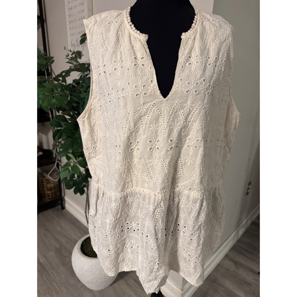 Jennifer & Grace White Eyelet Peplum Sleeveless V-Neck Top Pom Pom Trim